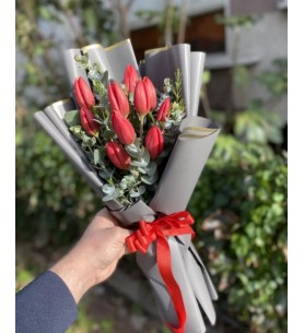 Red 10 Lale buketi